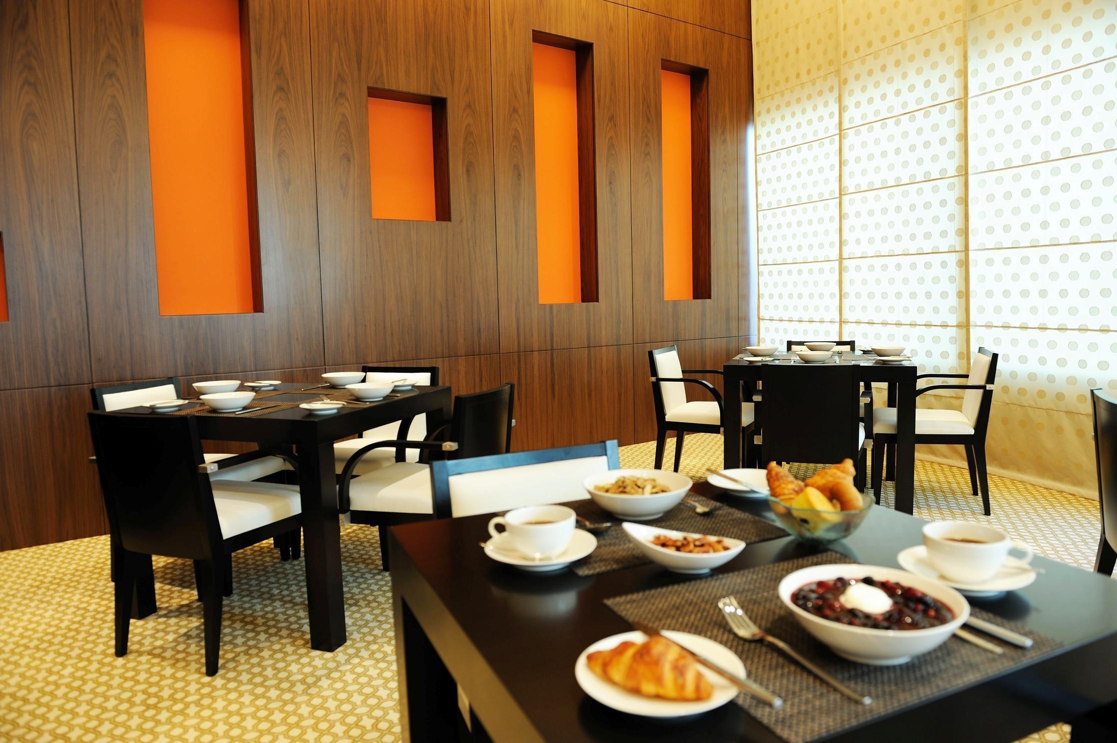 Staybridge Suites Yas Island Abu Dhabi, An Ihg Hotel Restaurant photo